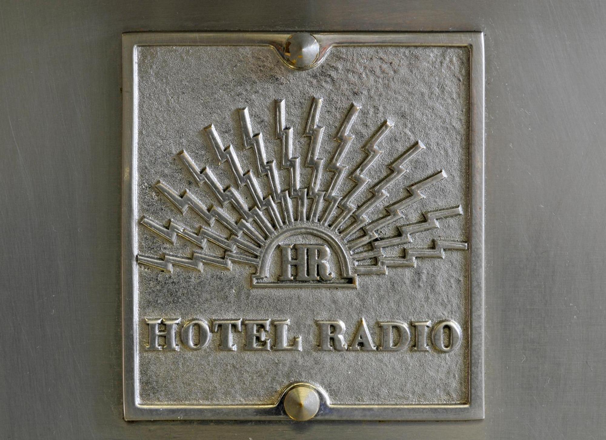 Hotel Radio - Teritoria Chamalieres Bagian luar foto